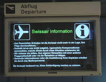 Swissair Grounding: Anzeigetafel am Flughafen Zürich