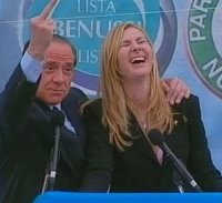 Berlusconi Mittelfinger